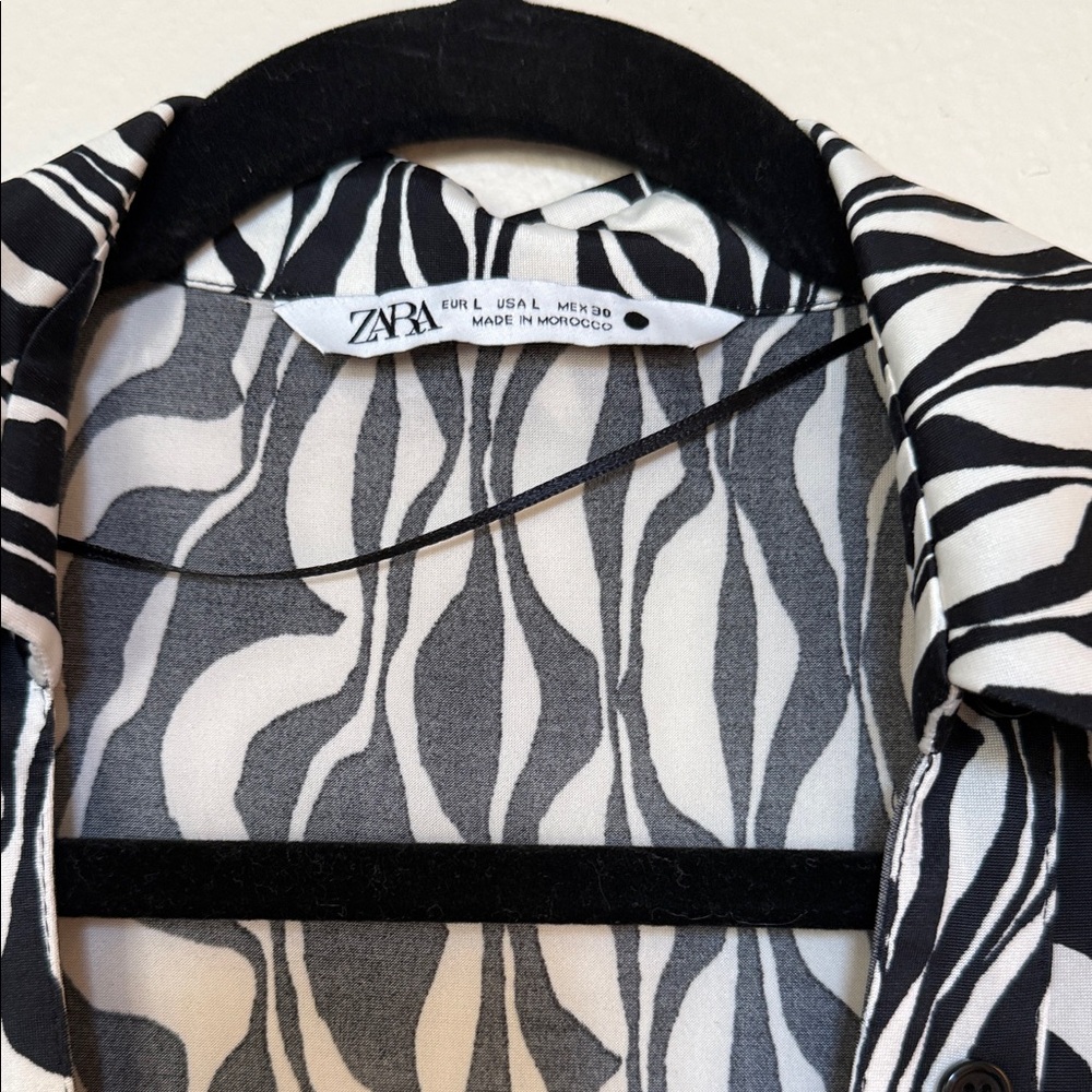 Zara Monochrome Wave Pattern Button Down Shirt - image 2